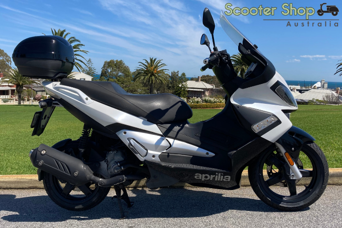 aprilia sr max 300